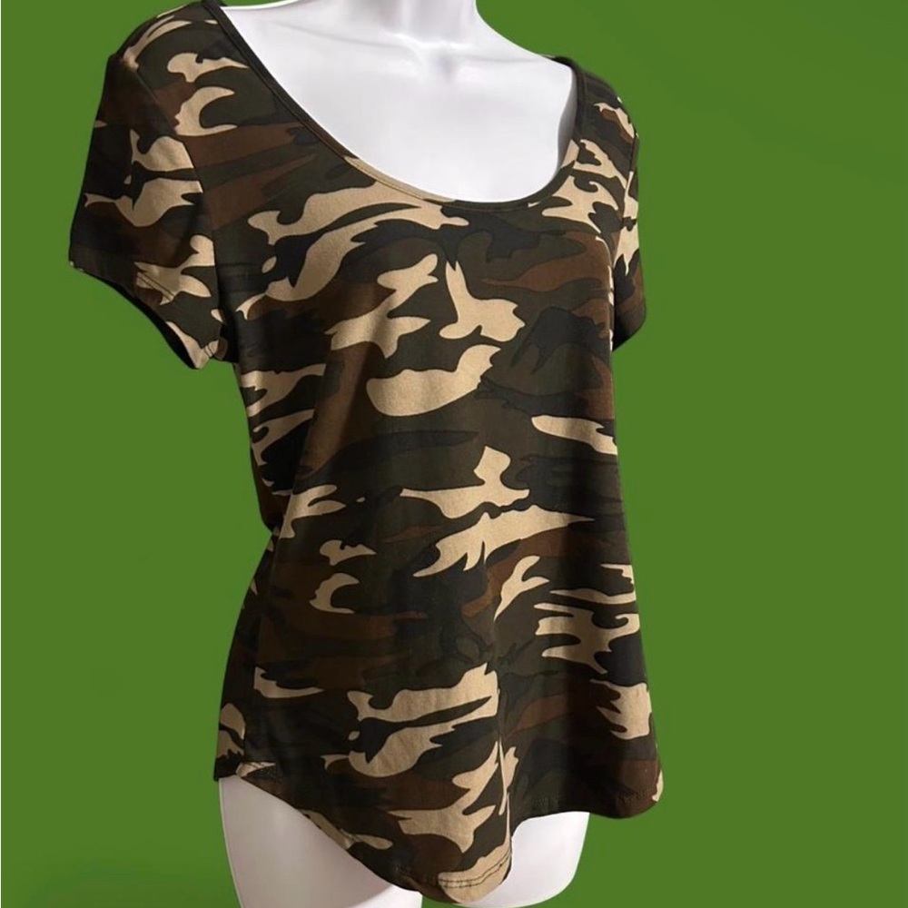 90s Grunge Hot Kiss Camo Pattern Scoop Neck Relaxed Fit T-Shirt inWomen’s Medium